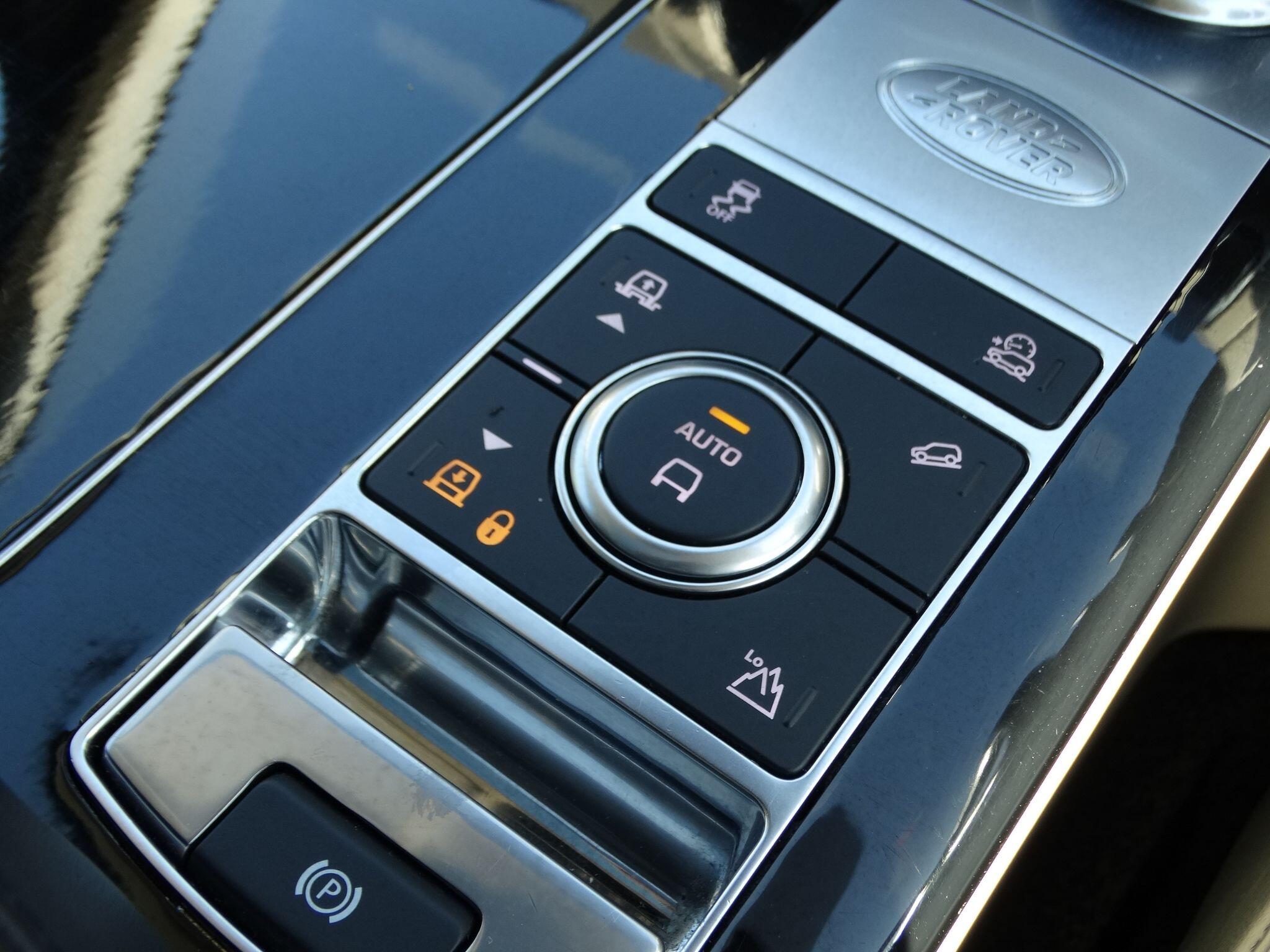 Land Rover Range Rover 3.0 SD V6 Vogue SE SUV 5dr Diesel Auto 4WD Euro 6 (s/s) (275 ps) — photo 24
