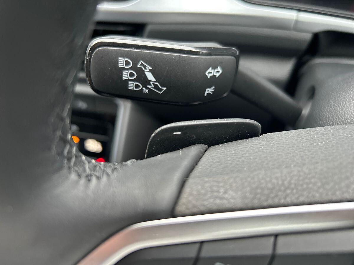 Volkswagen T-Roc Photo at-1a2685e3cfe145c3948dbb2ff800461d.jpg