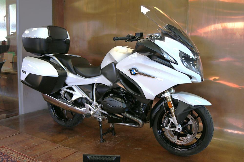 BMW R 1200 RT Photo at-1a2774c1d4c54ae99bbaa2dd652b771e.jpg