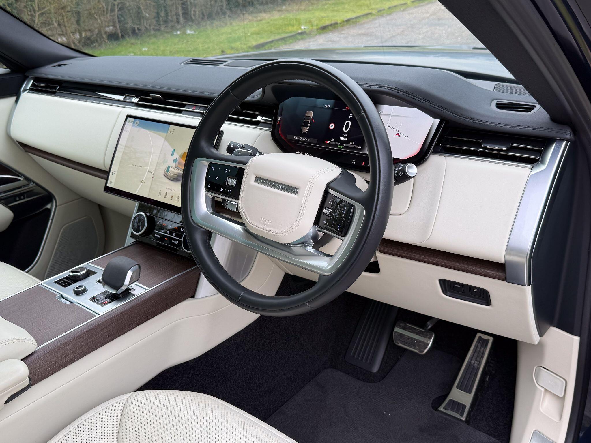 Land Rover Range Rover 3.0 P440e 38.2kWh SE SUV 5dr Petrol Plug-in Hybrid Auto 4WD Euro 6 (s/s) (440 ps) — photo 17