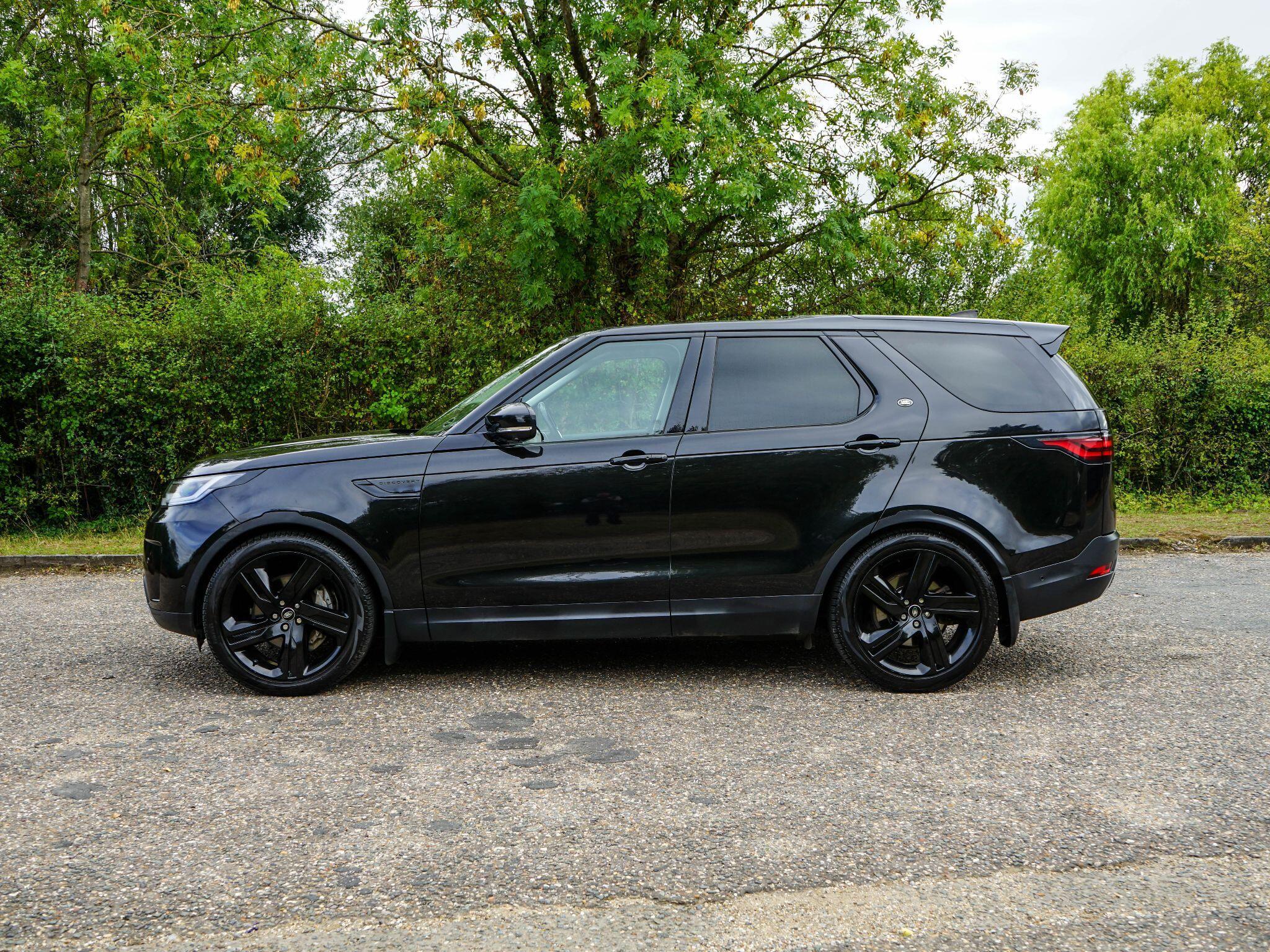 Land Rover Discovery 3.0 D300 MHEV SE Auto 4WD Euro 6 (s/s) 5dr — photo 2