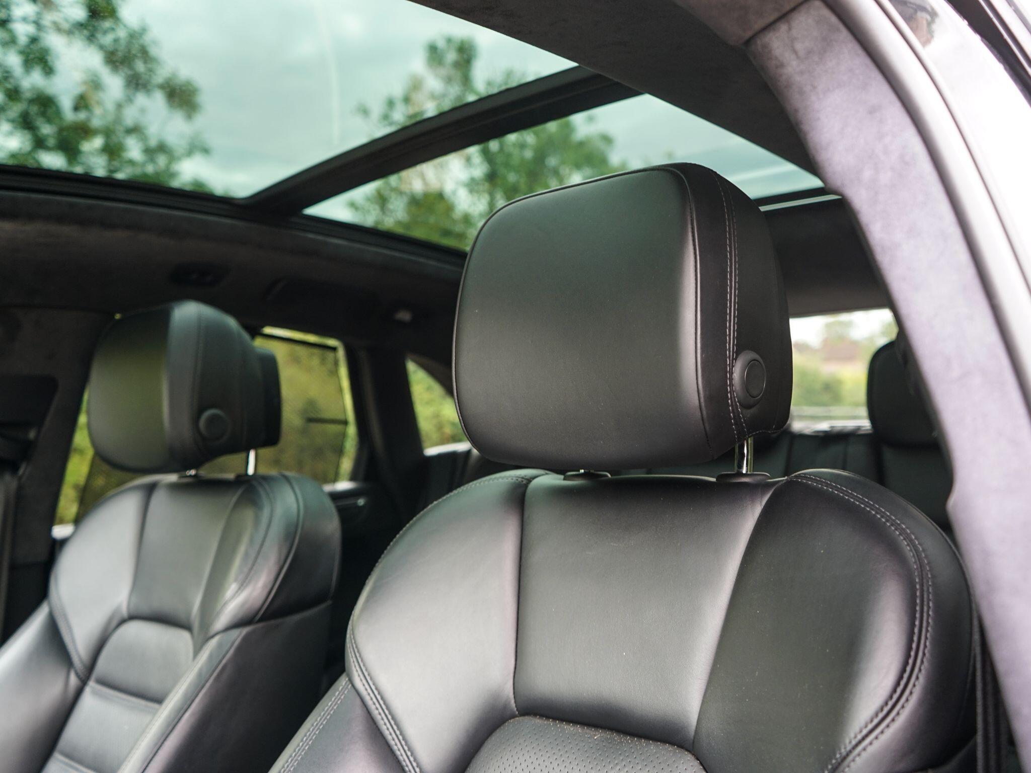 Porsche Macan 3.6T V6 Turbo Performance PDK 4WD Euro 6 (s/s) 5dr — photo 12