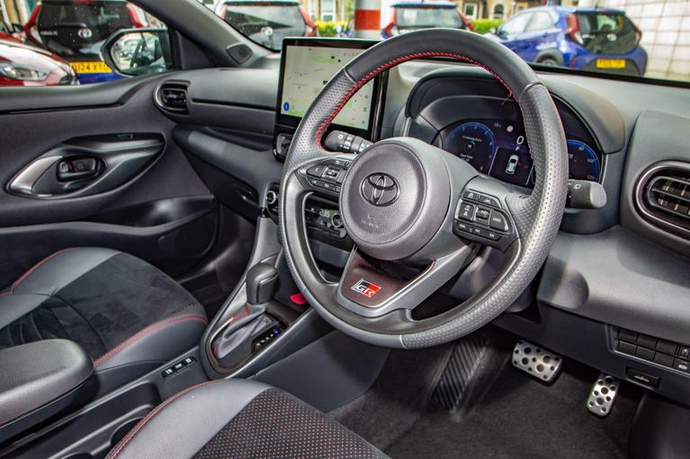 Used Toyota Yaris RF74KRZ 12