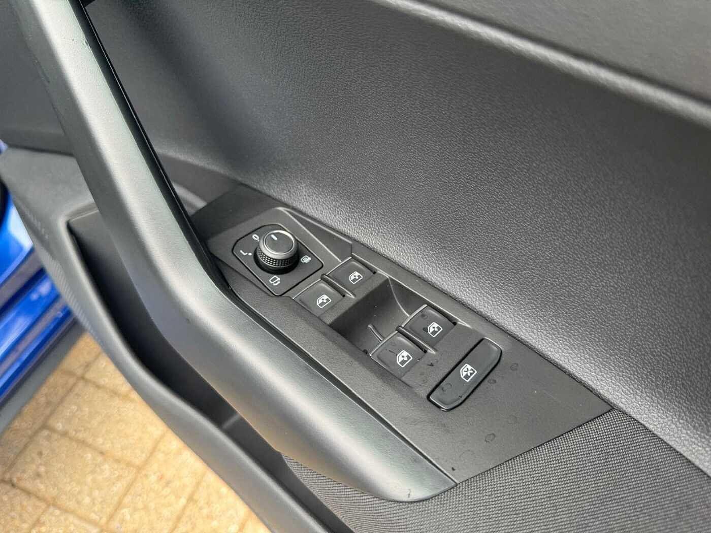Volkswagen Polo Photo at-1aa177b6f7fc4e2daa7c68d7be2af834.jpg