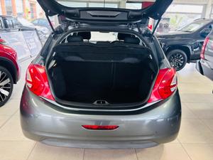 Peugeot 208 Photo 17