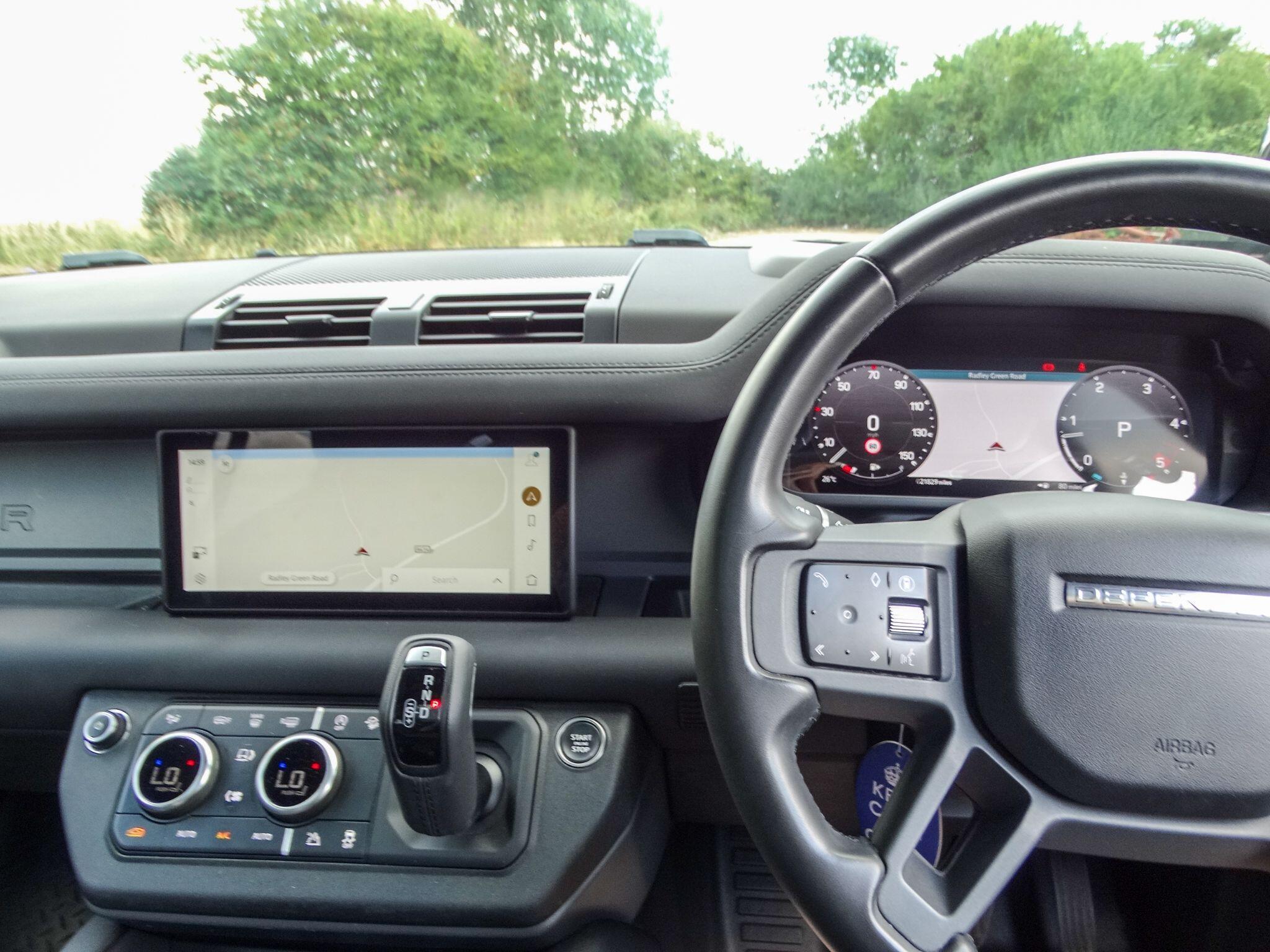 Land Rover Defender 110 3.0 D300 MHEV X-Dynamic SE Auto 4WD Euro 6 (s/s) 5dr — photo 8