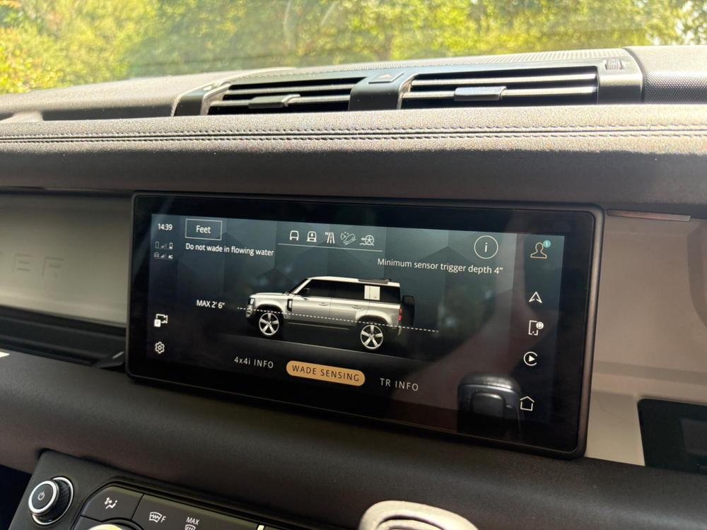 Land Rover Defender 110 Photo at-1ace2bc8e11e4debbb6bc9bc884b0093.jpg