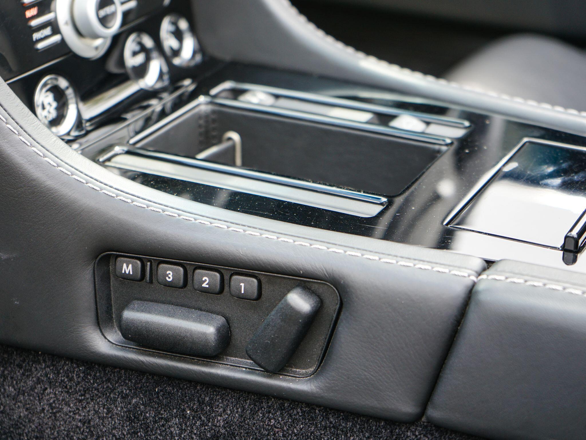 Aston Martin DB9 6.0 V12 Volante 2dr Petrol T-TronicII Euro 5 (470 bhp) — photo 18