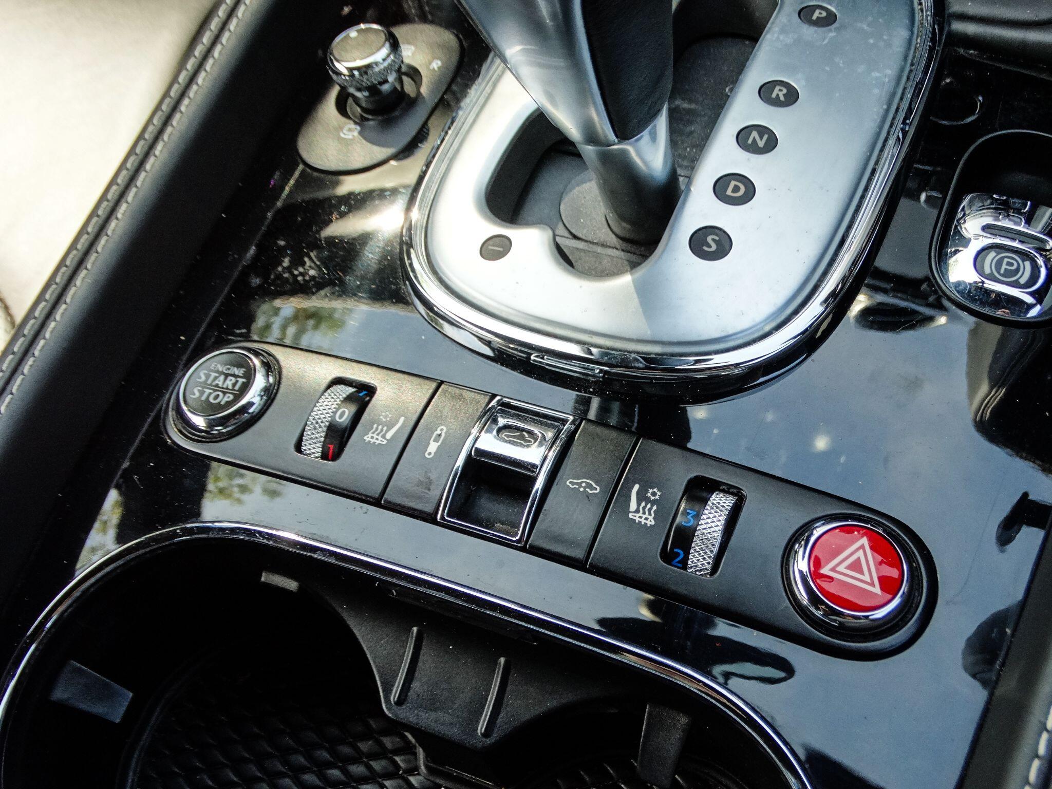 Bentley Continental 4.0 V8 GTC Convertible 2dr Petrol Auto 4WD Euro 5 (507 ps) — photo 26