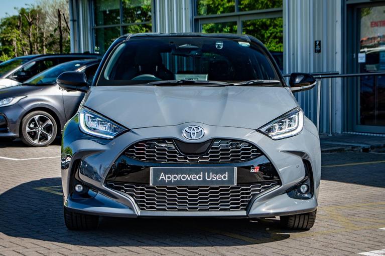 Used Toyota Yaris WR25UFB 5