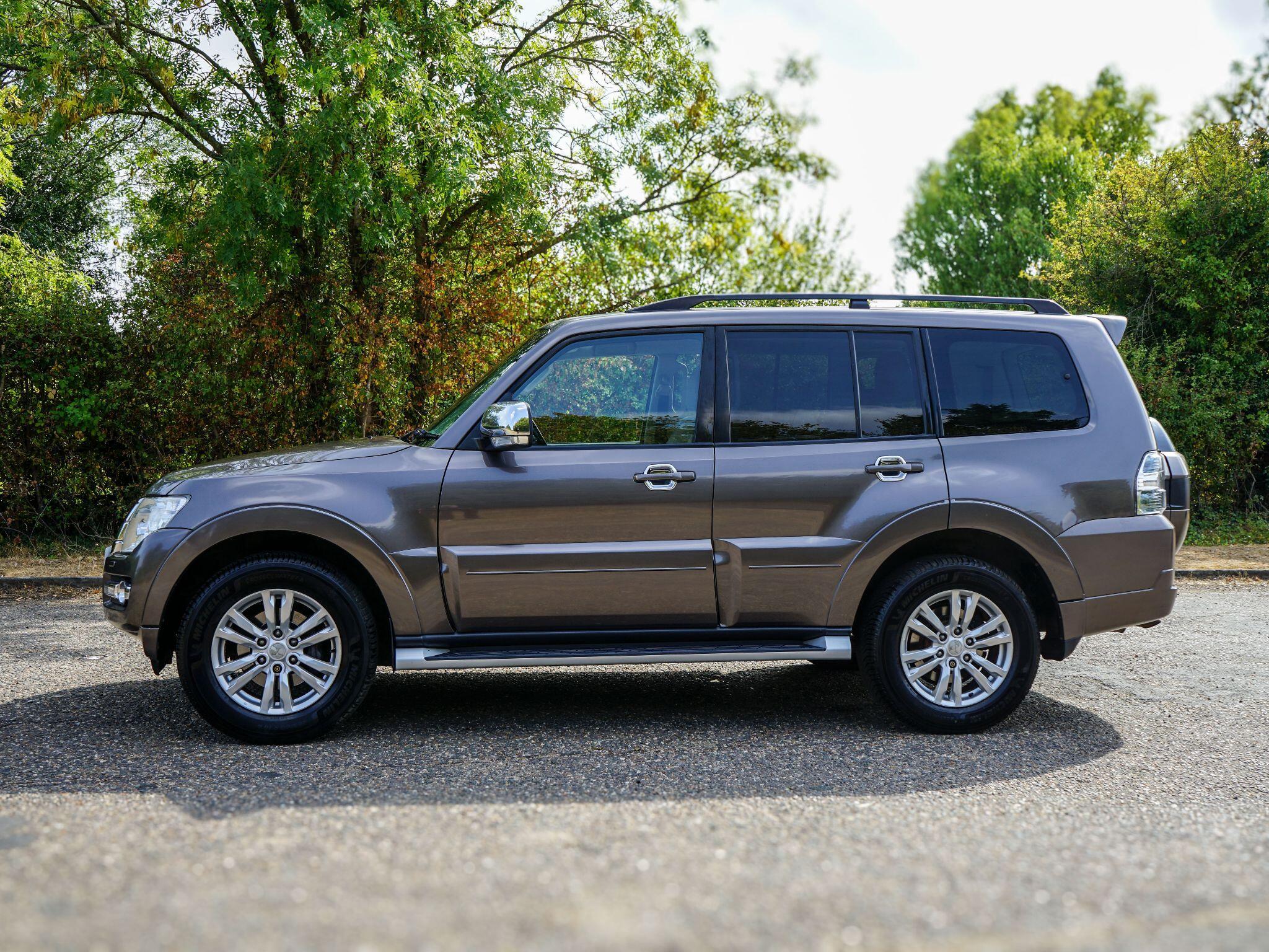 Mitsubishi Shogun 3.2 DI-DC SG3 Auto 4WD Euro 5 5dr LWB — photo 2