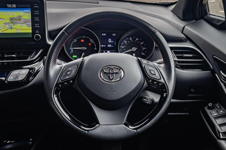 Used Toyota C-HR OY22LHP 13