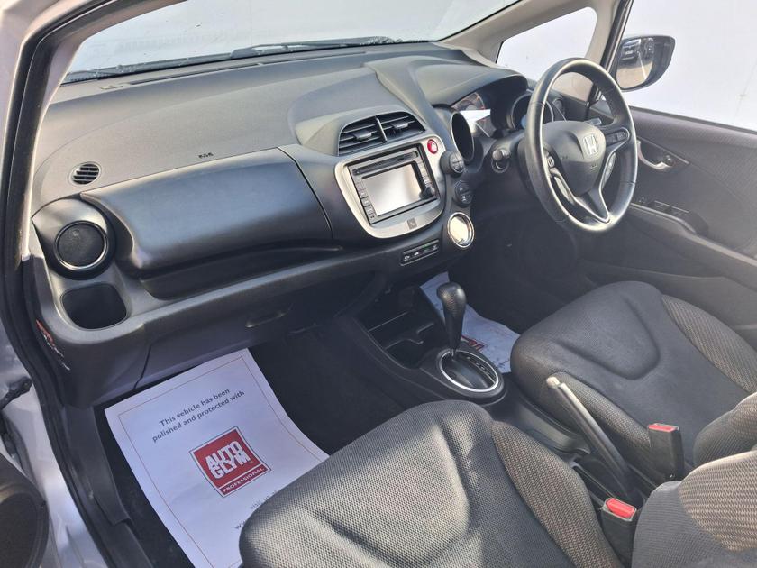 Honda Jazz Photo at-1c6e3a5f3b3242419240ad3934d82b7d.jpg