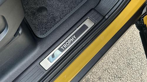 Land Rover Defender Photo at-1c83055b7180485a8296a3461d6d34e4.jpg