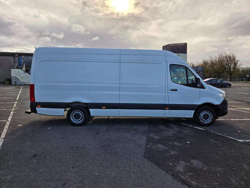 Mercedes-Benz Sprinter Photo at-1c83a5b6eda043c5a2419b7835ae6aaf.jpg