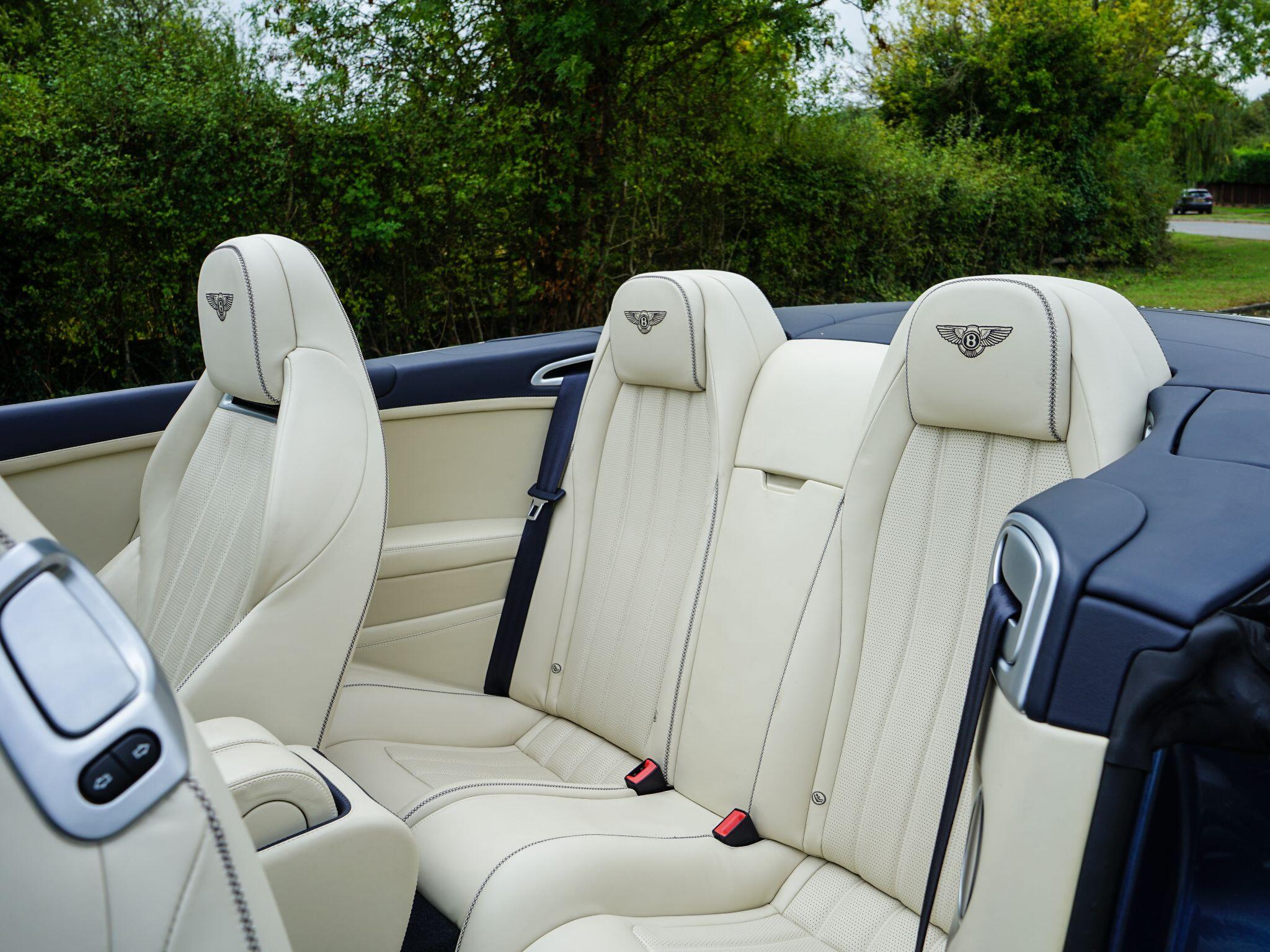 Bentley Continental 4.0 V8 GTC S Convertible 2dr Petrol Auto 4WD Euro 5 (528 ps) — photo 14