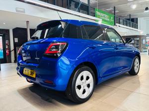 Suzuki Swift Photo 3