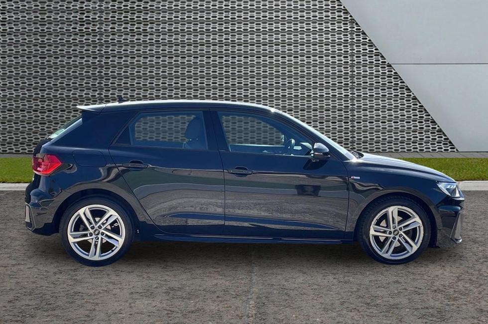 Audi A1 Photo at-1cbcea34a0c54ddaa4cbb195a4798f2a.jpg