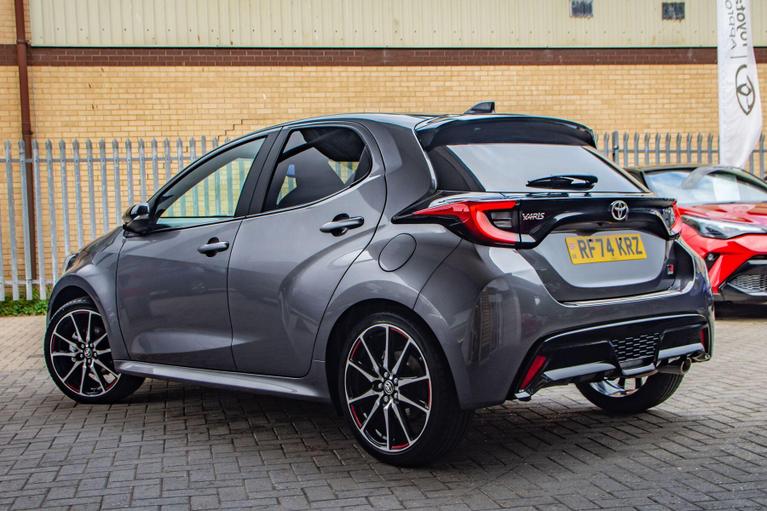 Used Toyota Yaris RF74KRZ 9