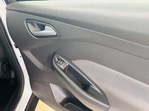 Ford Focus Photo 22