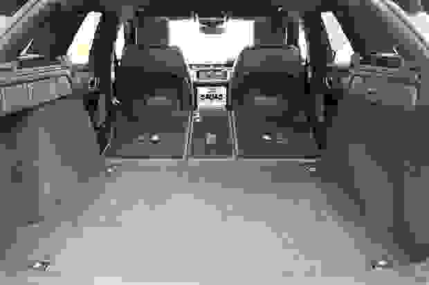 Land Rover RANGE ROVER VELAR Photo at-1d299ee113a0408e8902784dc43b9232.jpg