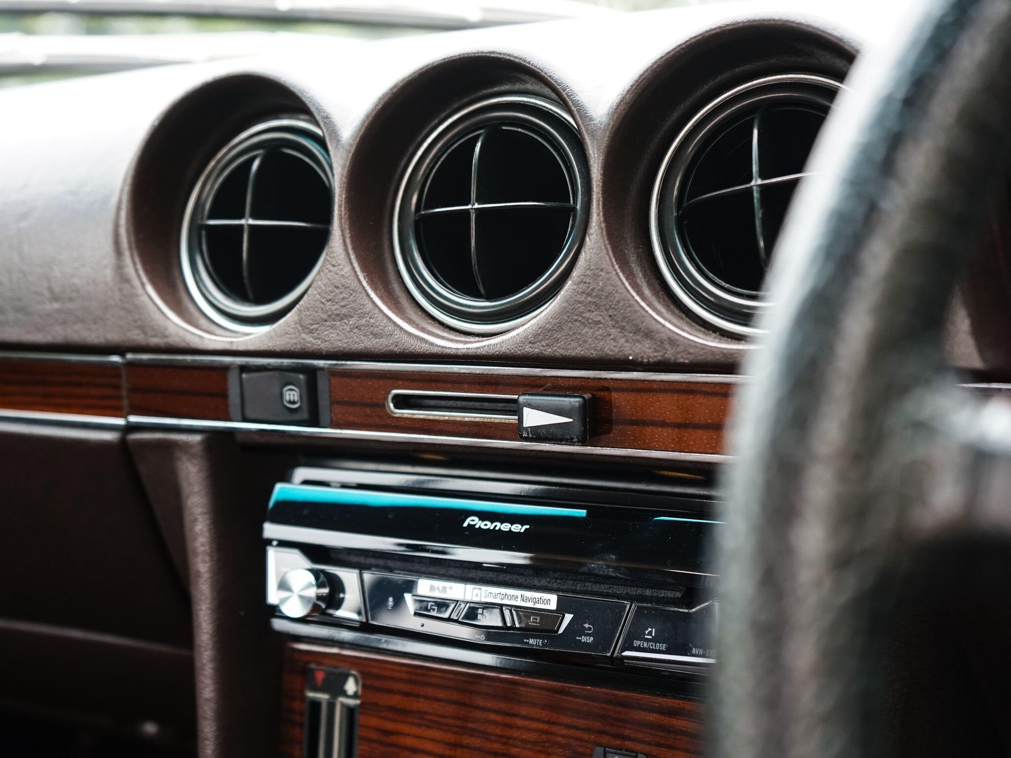 Mercedes-Benz 500 SL — photo 21