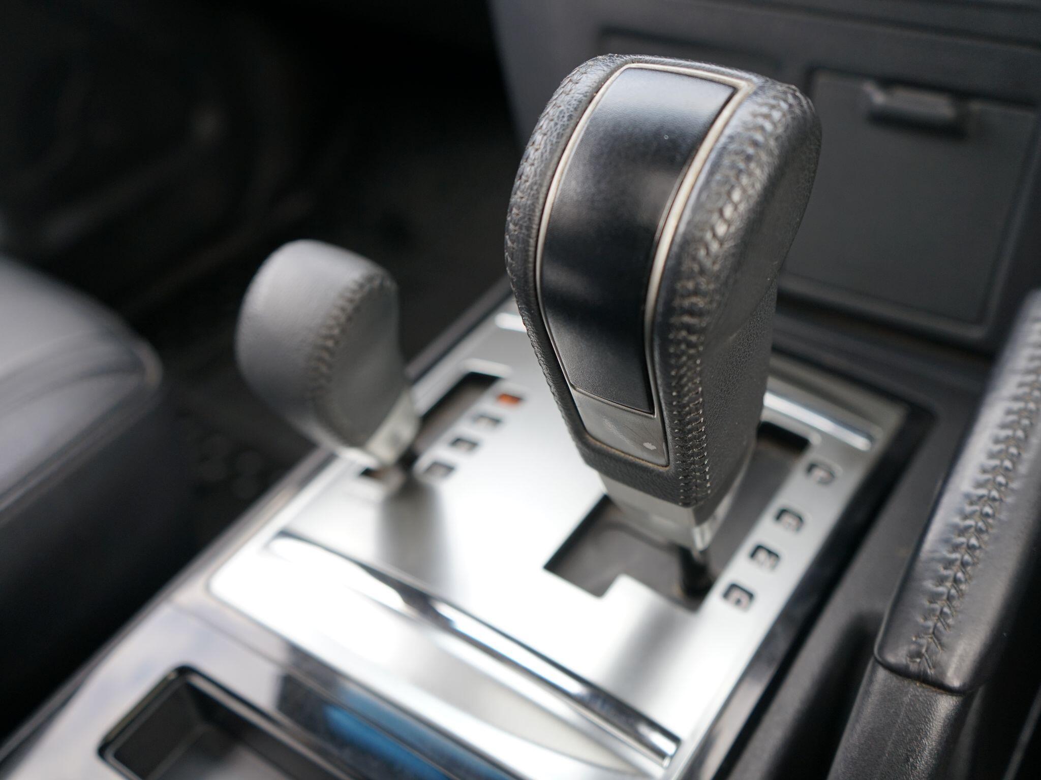 Mitsubishi Shogun 3.2 DI-DC SG3 SUV 5dr Diesel Auto 4WD Euro 6 LWB (187 ps) — photo 28