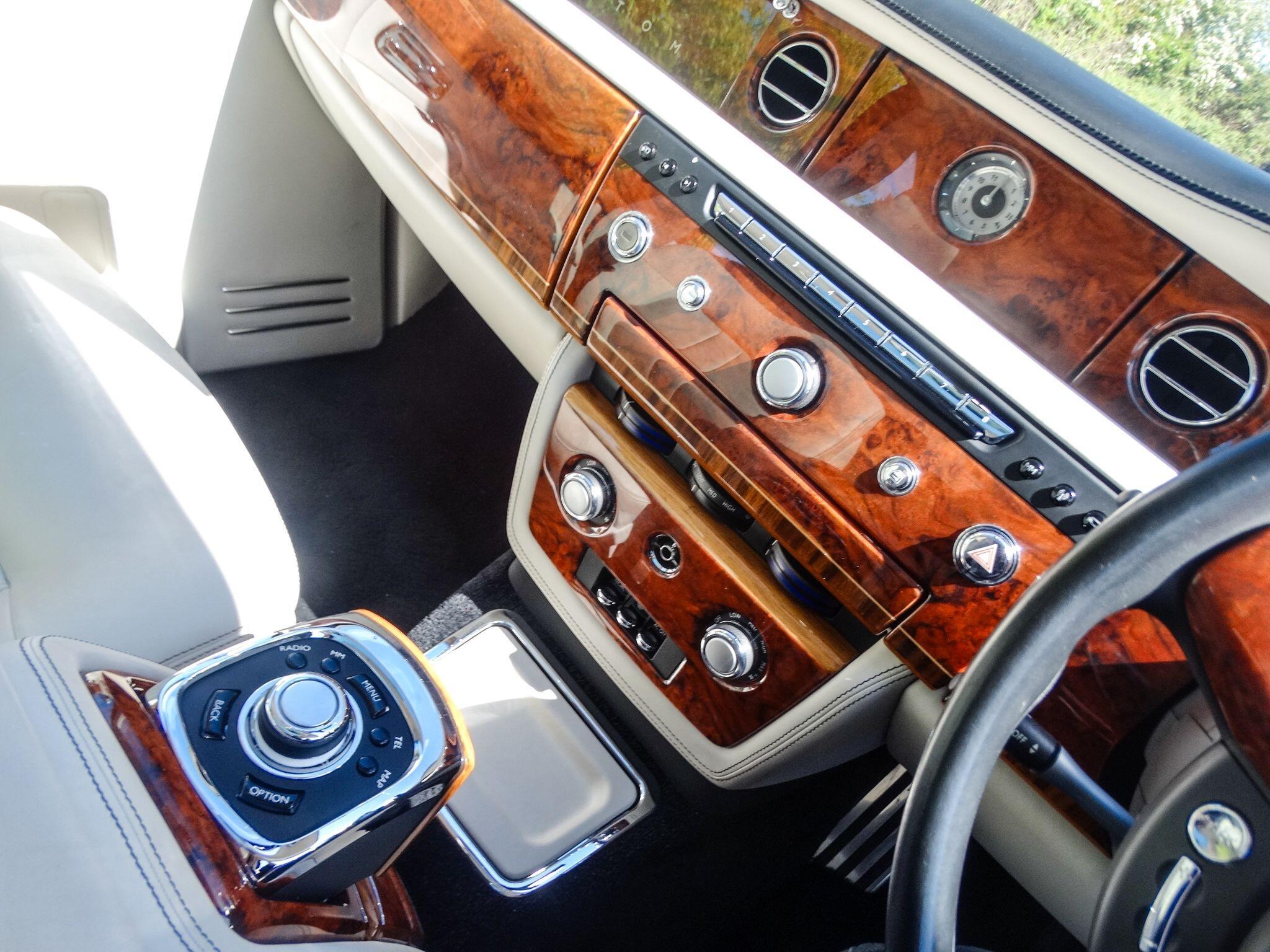 Rolls-Royce Phantom 6.7 V12 Saloon 4dr Petrol Auto Euro 5 (453 bhp) — photo 6