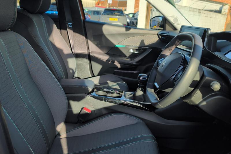 Used Peugeot 2008 NU71DZJ 13