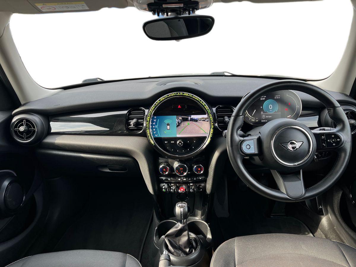 MINI Hatch Photo 9