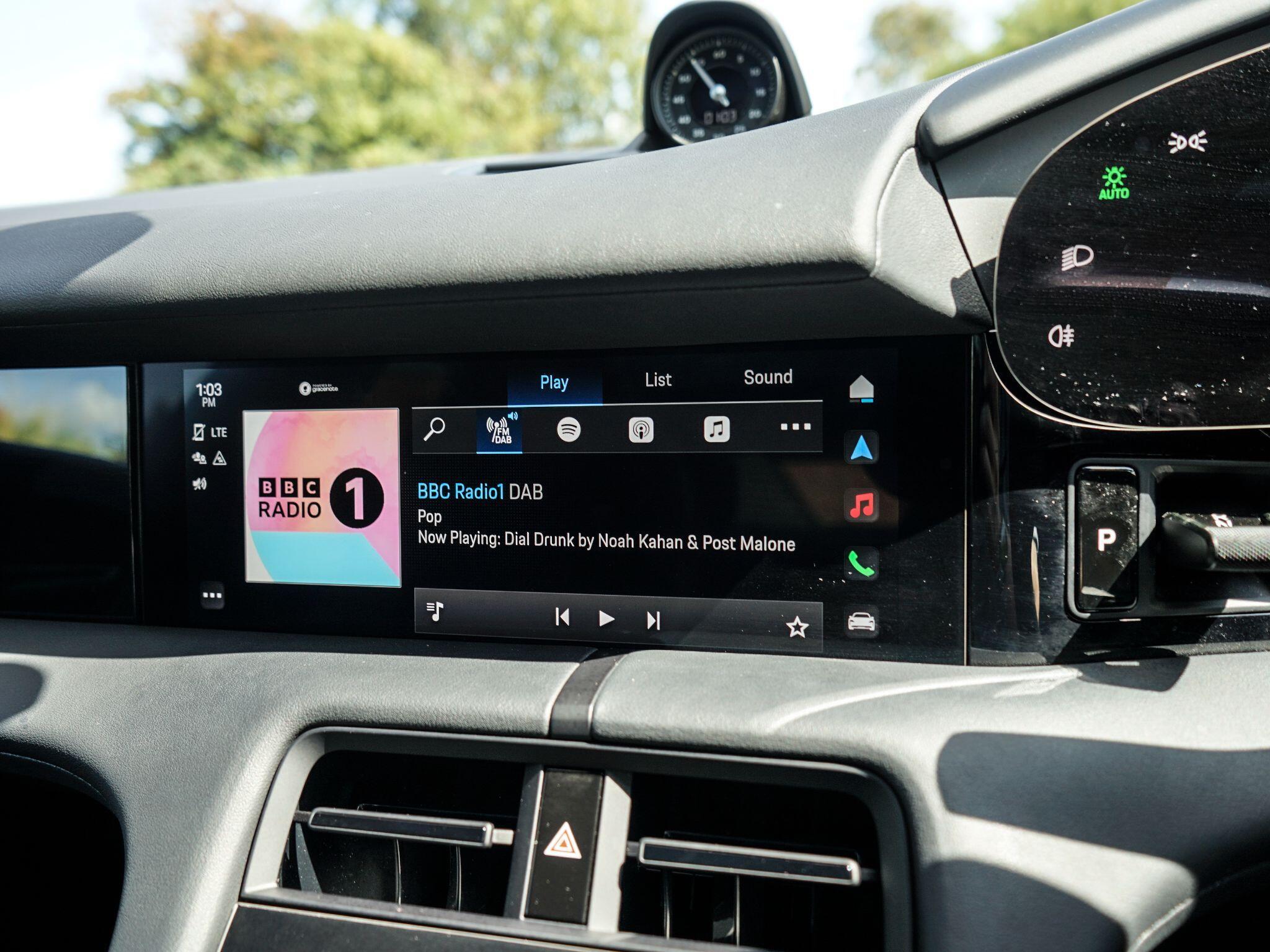 Porsche Taycan Performance 79.2kWh Auto RWD 4dr (11kW Charger) — photo 32