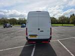 Mercedes-Benz Sprinter Photo 4