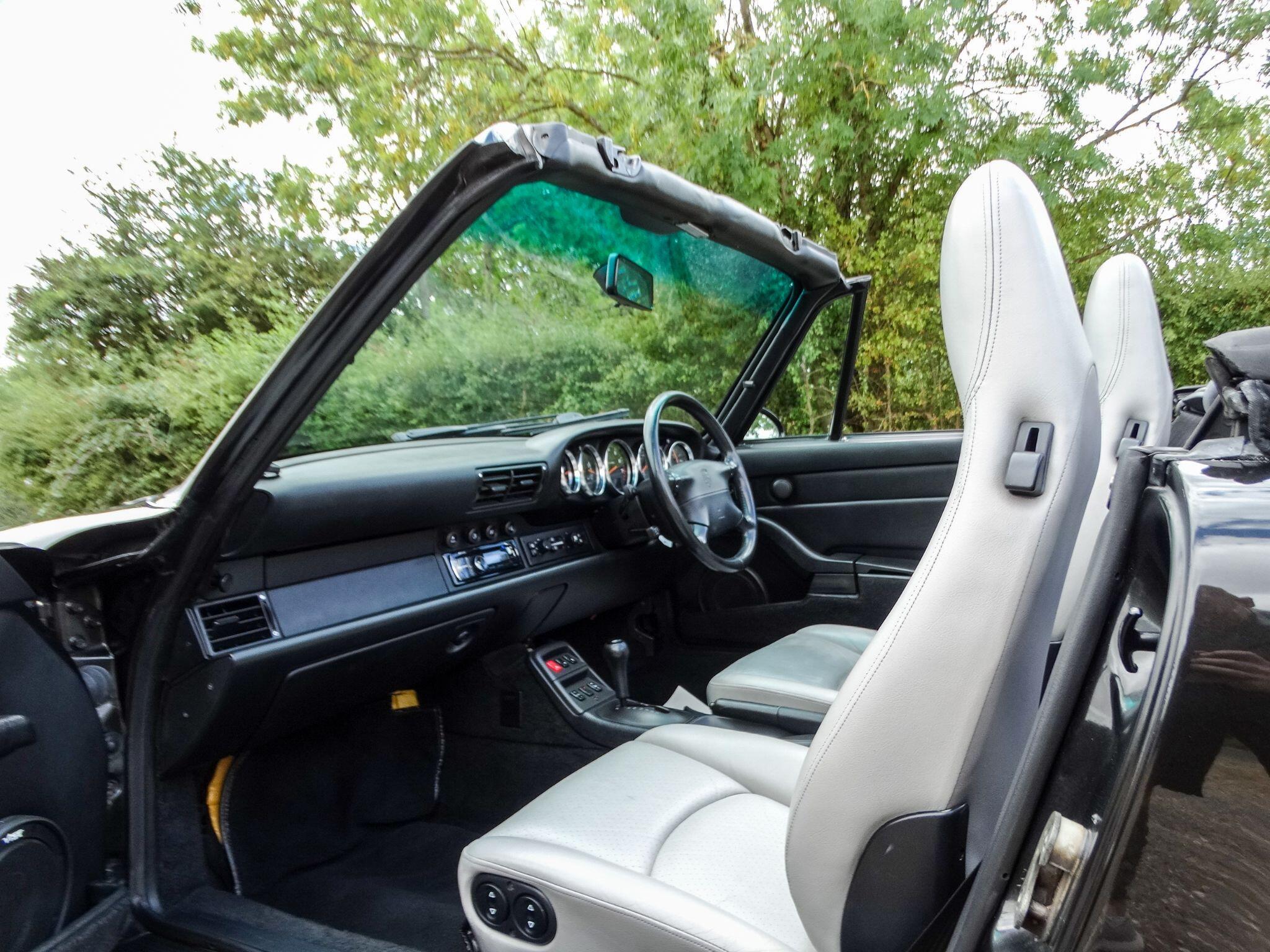 Porsche 911 3.6 993 Carrera Cabriolet Tiptronic S 2dr — photo 13
