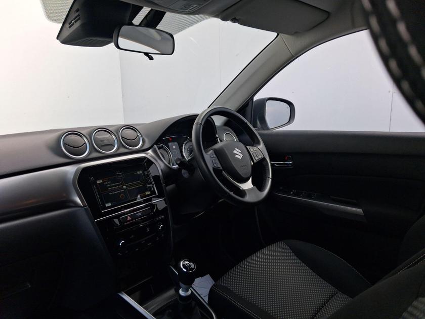 Suzuki Vitara Photo at-1e6a99f0f8964254a4aa0a716fe4461c.jpg
