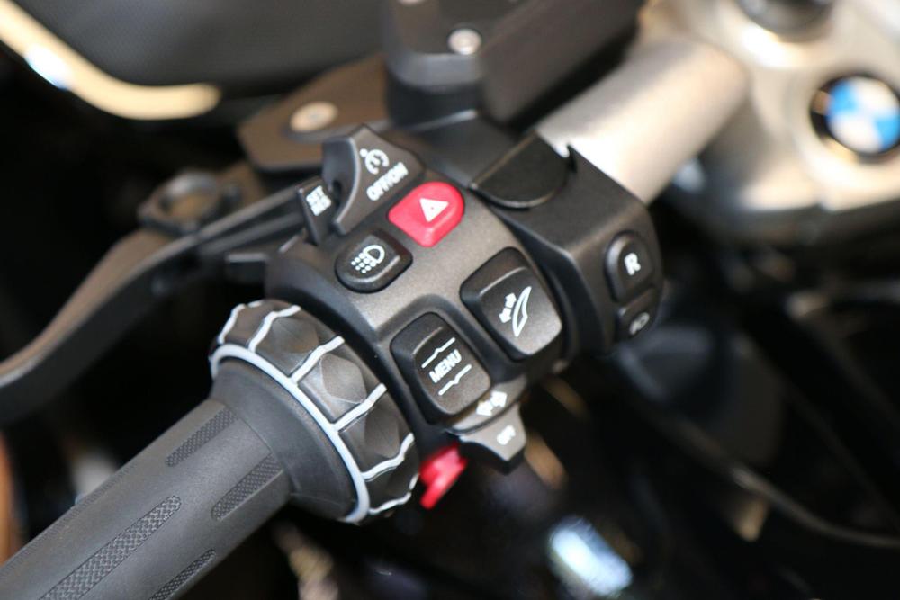 BMW K 1600 GT Photo at-1f2cfdd87d7e44e7b087354528ebbab0.jpg