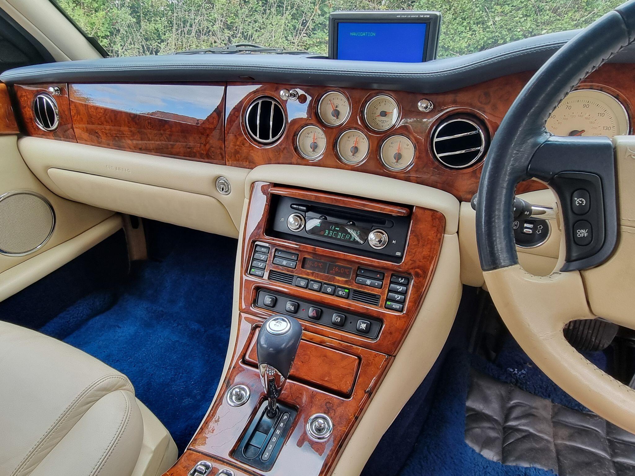 Bentley Arnage 6.8 R Saloon 4dr Petrol Automatic (495 g/km, 400 bhp) — photo 6