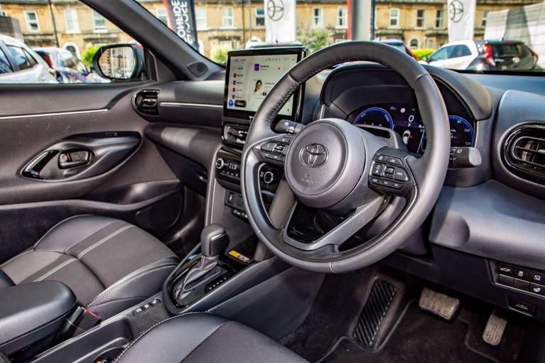 Used Toyota Yaris Cross WP26OAH 12