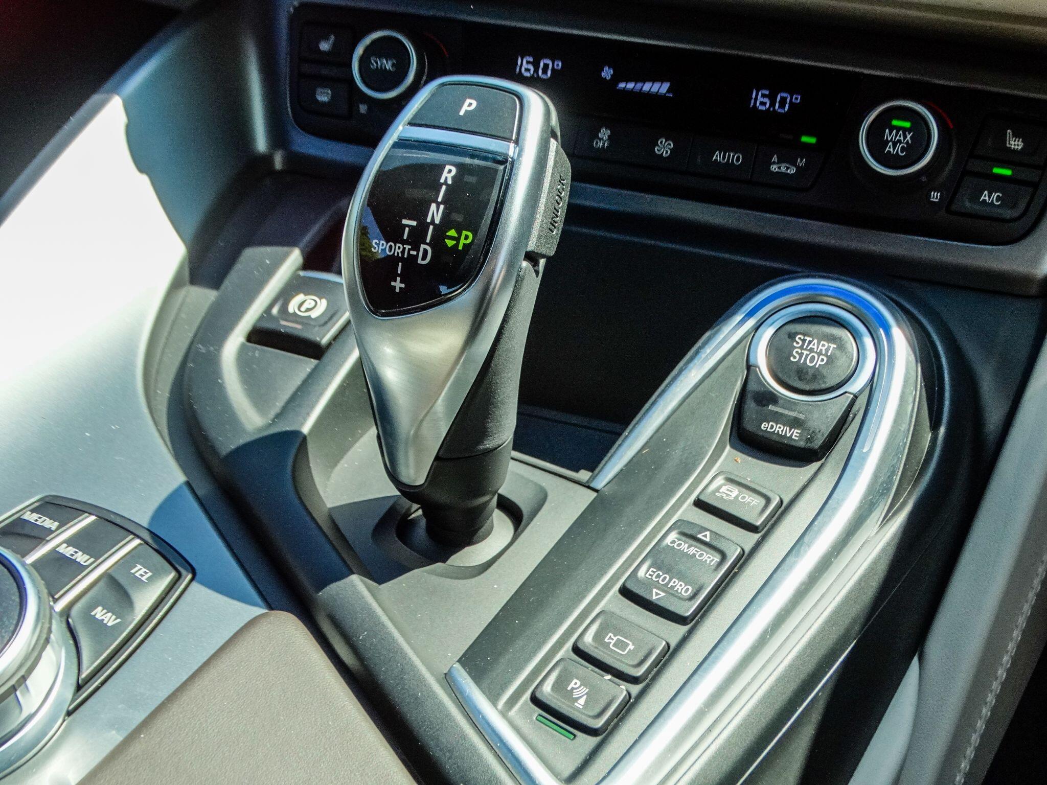 BMW i8 1.5 7.1kWh Auto 4WD Euro 6 (s/s) 2dr — photo 29