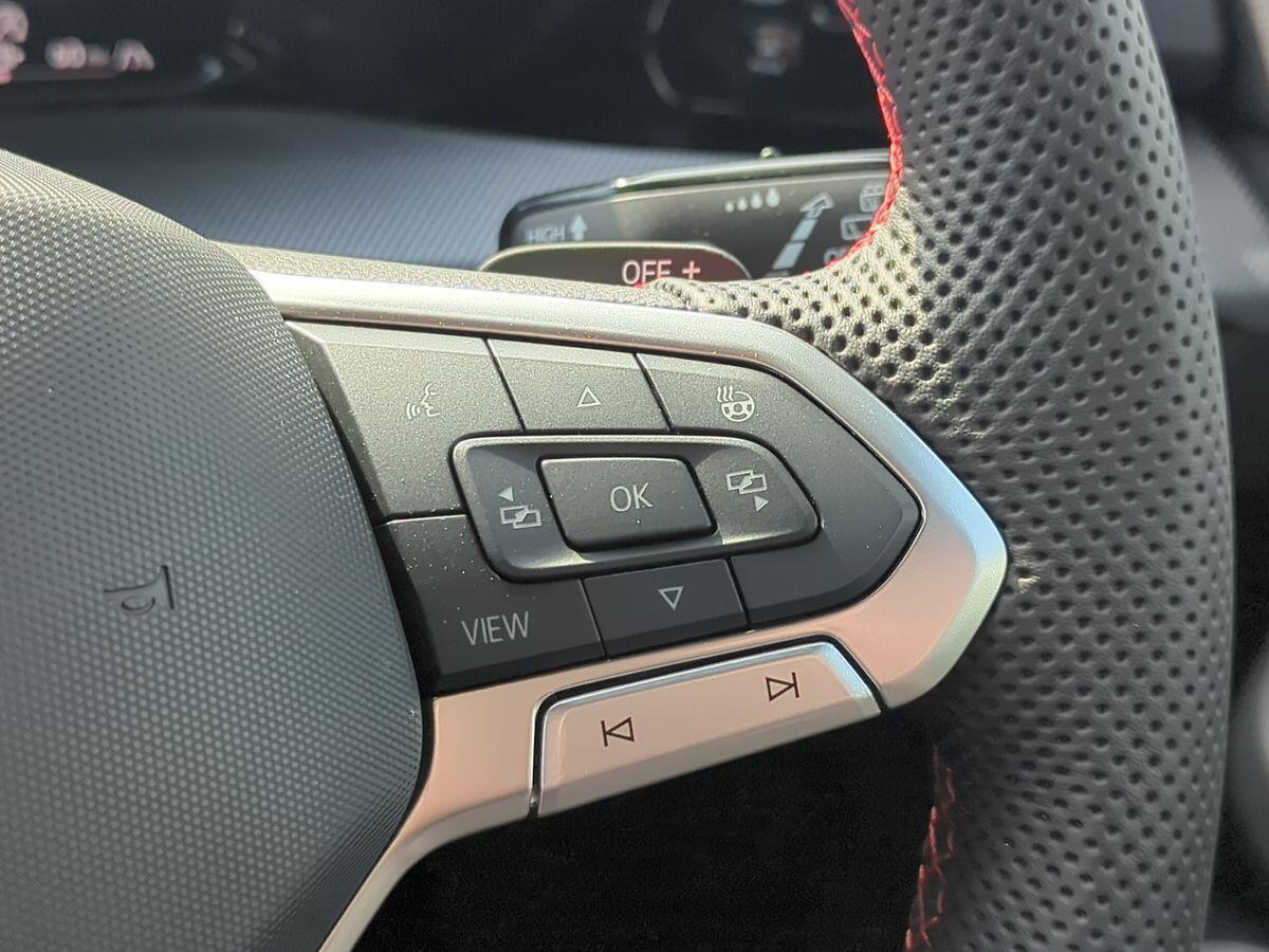 Volkswagen Golf Photo at-2028ee5c4ce34b939fc89af50074ba29.jpg