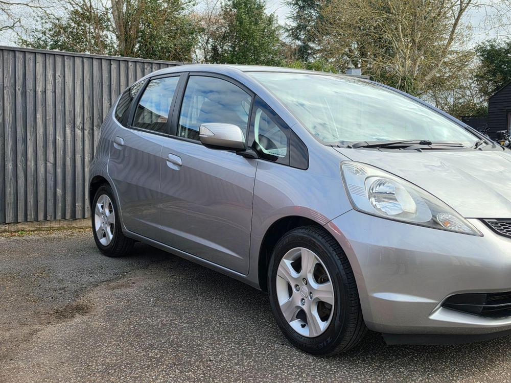 Honda Jazz Photo at-2087f4a679744502a1a79f66b714a42c.jpg