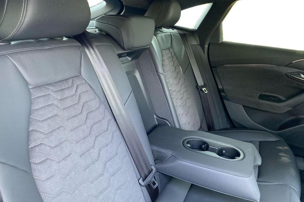 Audi A6 Photo at-20d589df35044723970e87c31c99212c.jpg