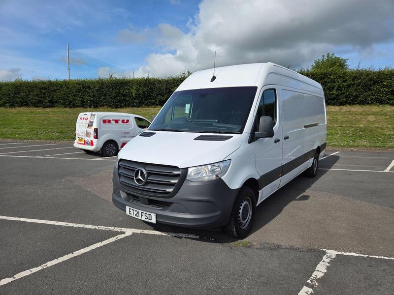 Mercedes-Benz Sprinter Photo at-20e2675e18de439d9055b9b2466705fb.jpg