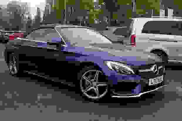 Mercedes-Benz C Class Photo at-215077c6cb47405d8b6e1aba166bed73.jpg