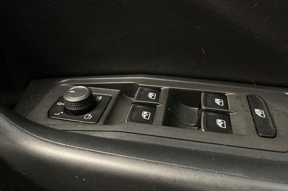 Volkswagen T-Roc Photo at-215ff9b7ffe740a58ea792799100fb43.jpg