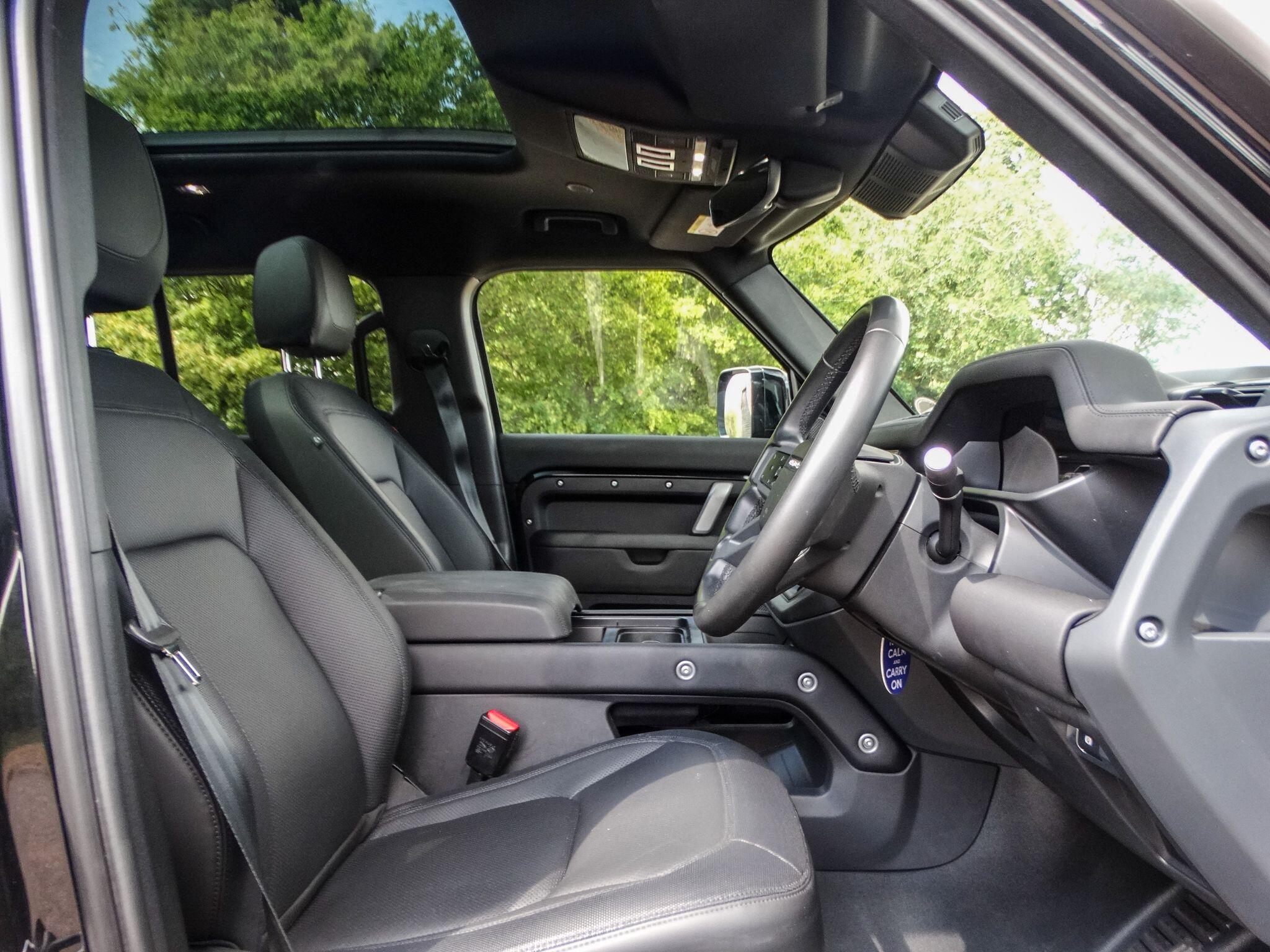 Land Rover Defender 110 3.0 D300 MHEV X-Dynamic SE Auto 4WD Euro 6 (s/s) 5dr — photo 20