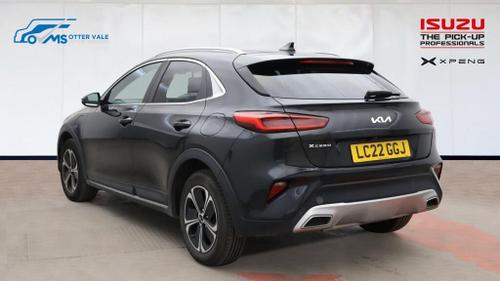 Kia XCEED Photo at-217a06d94f1644979bba5d4315fd60ee.jpg