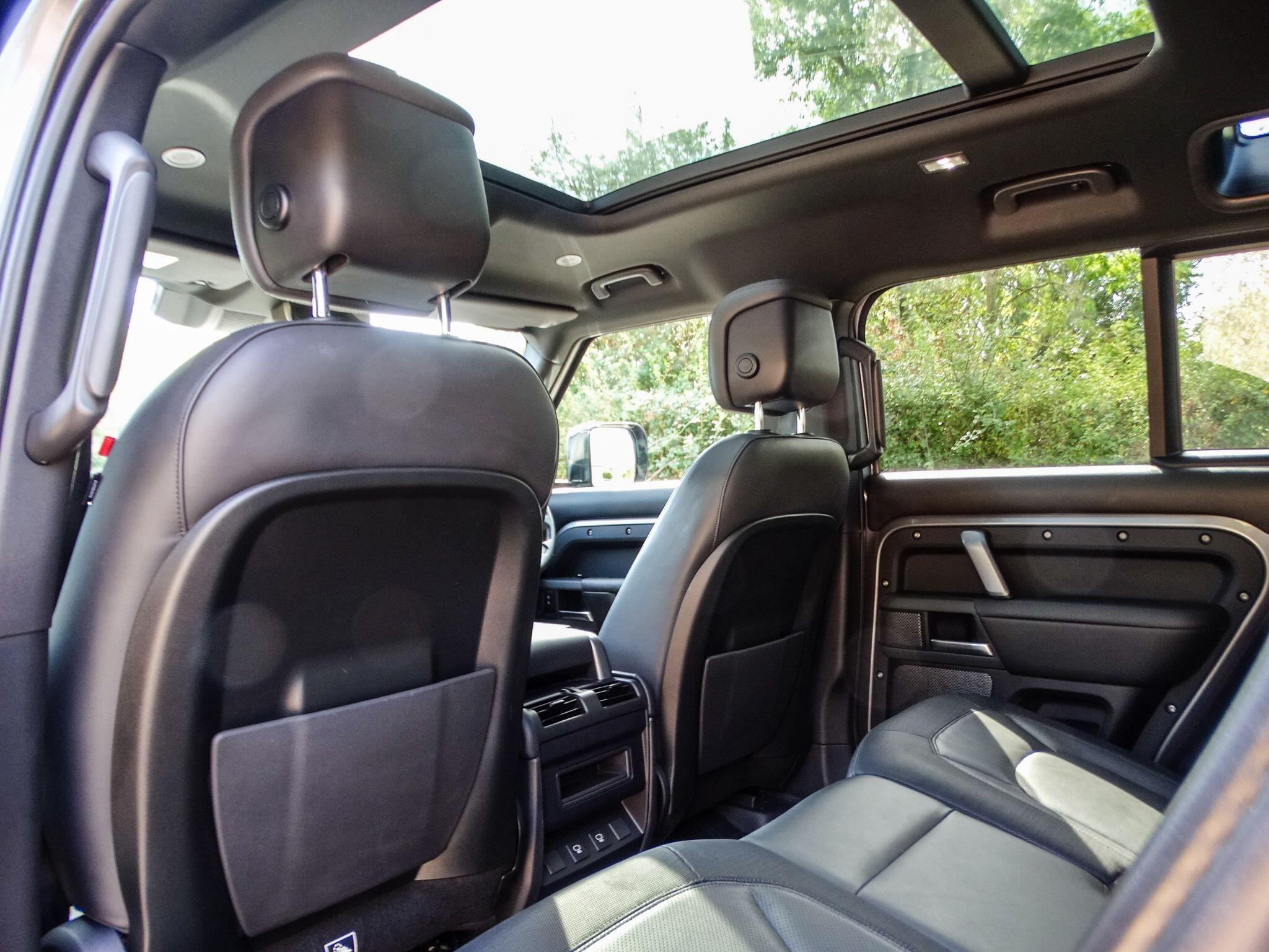 Land Rover Defender 110 3.0 D250 MHEV X-Dynamic HSE SUV 5dr Diesel Auto 4WD Euro 6 (s/s) (250 ps) — photo 14