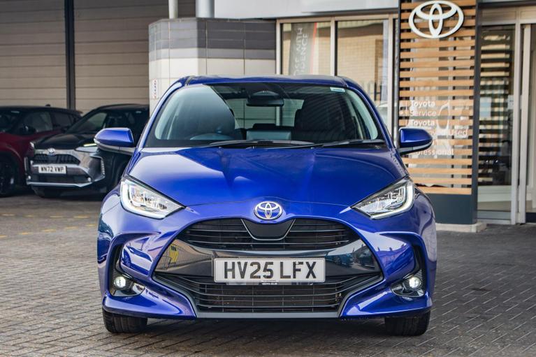 Used Toyota Yaris HV25LFX 5