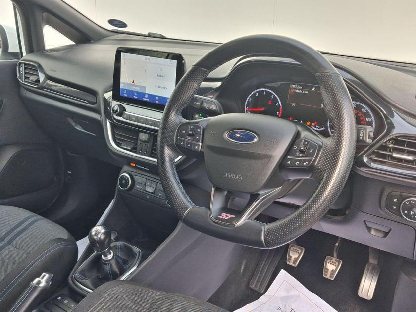 Ford Fiesta Photo at-21aed2982a124f9a86e52e864ba7117c.jpg