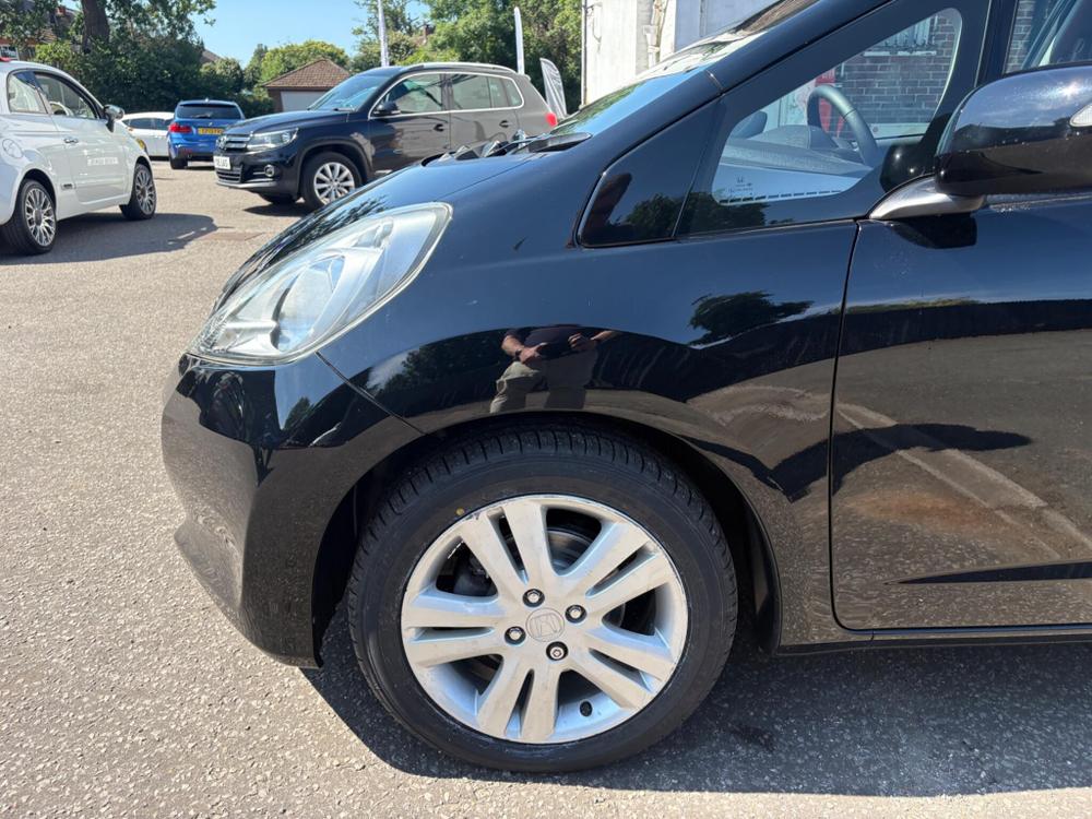 Honda Jazz Photo at-21b5aa755c124d238ecc9c3f90963f8a.jpg
